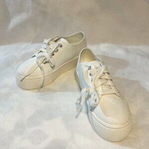 SO® Compelling Women's Platform Sneakers Sz 5 NEW